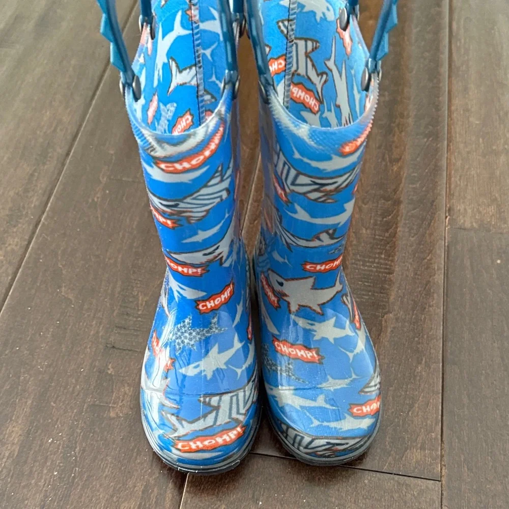 Members Mark Kids Blue Shark Light Up Rain Boots! Worn one time!